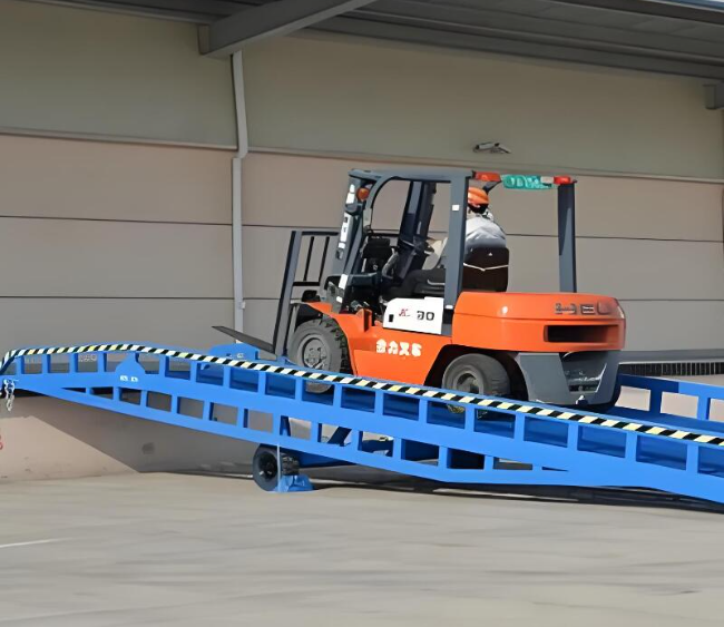 叉河镇移动式卸货平台（叉车用）